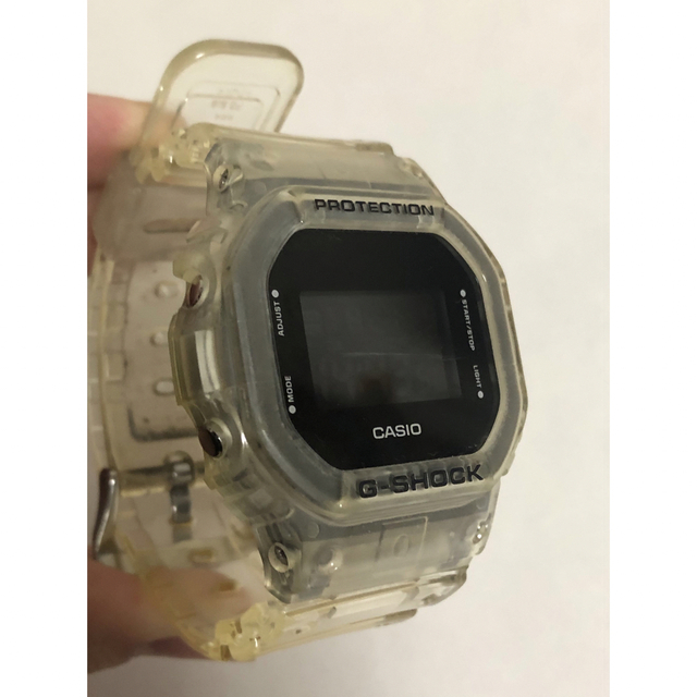 G-SHOCK(ジーショック)のCASIO G-SHOCK DW-5600SKE カシオ クリア メンズの時計(腕時計(デジタル))の商品写真