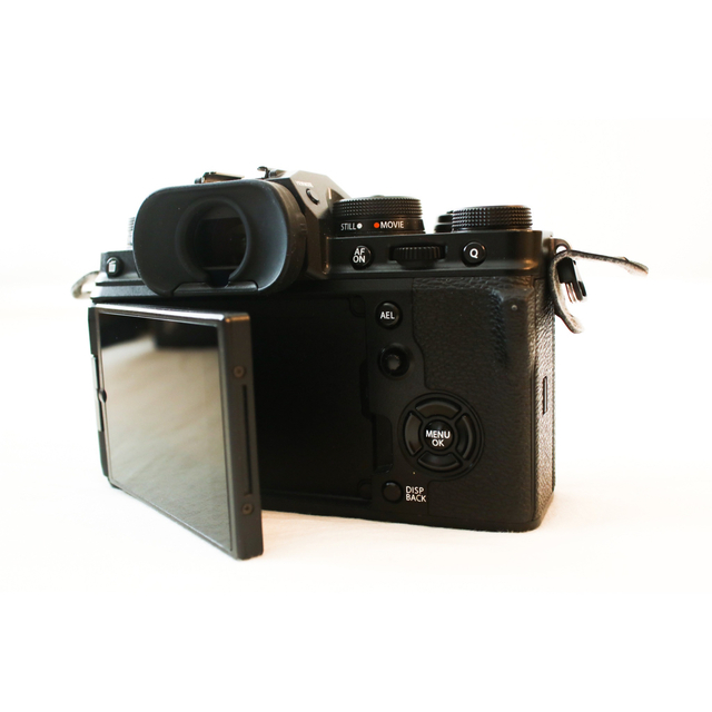 富士フイルム(フジフイルム)のFUJIFILM X-T4 ボディ ブラック スマホ/家電/カメラのカメラ(ミラーレス一眼)の商品写真