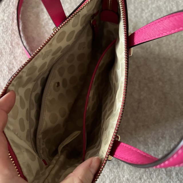 kate spade ショルダーバッグ　ショッキングピンク　美品 レディースのバッグ(ショルダーバッグ)の商品写真