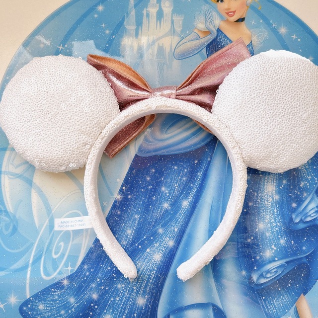 Disney(ディズニー)のディズニーリゾート スパンコール カチューシャ レディースのヘアアクセサリー(カチューシャ)の商品写真