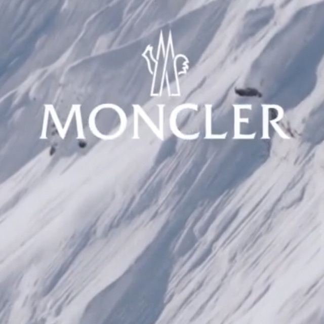 MONCLER(モンクレール)の【お取置き中】モンクレール 新品トレーナー 8A キッズ/ベビー/マタニティのキッズ服女の子用(90cm~)(その他)の商品写真