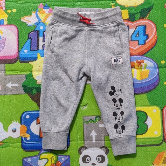 GAP(ギャップ)のGAP ミッキー セットアップ 90 キッズ/ベビー/マタニティのキッズ服男の子用(90cm~)(Tシャツ/カットソー)の商品写真