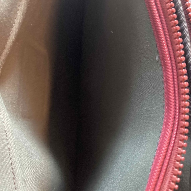 LACOSTE(ラコステ)のラコステPVC製ショルダーバッグマルーン色良品 メンズのバッグ(ショルダーバッグ)の商品写真