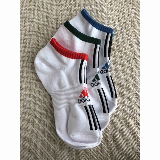 adidas(アディダス)のアディダス⭐️新品　3足セット　21-23cm キッズ/ベビー/マタニティのこども用ファッション小物(靴下/タイツ)の商品写真