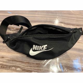 ナイキ(NIKE)のNIKE ウエストバッグ(ボディーバッグ)