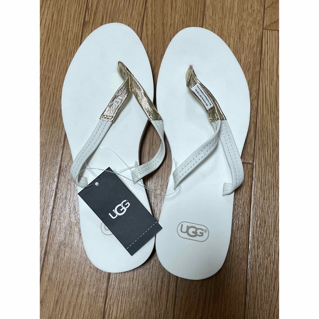 UGG(アグ)の【新品】UGG ビーチサンダル ホワイト レディースの靴/シューズ(ビーチサンダル)の商品写真