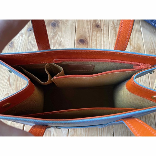 大峡製鞄(オオバセイホウ)の大峡製鞄　牛革製品　日本製　水色 レディースのバッグ(ハンドバッグ)の商品写真
