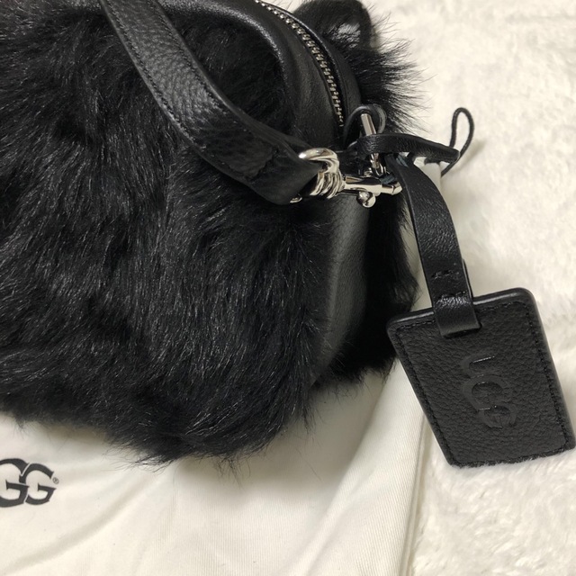 UGG(アグ)の完売UGG JANEY CROSSBODY TOSCANATOSCANA ファー レディースのバッグ(ショルダーバッグ)の商品写真