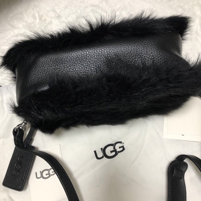 UGG(アグ)の完売UGG JANEY CROSSBODY TOSCANATOSCANA ファー レディースのバッグ(ショルダーバッグ)の商品写真