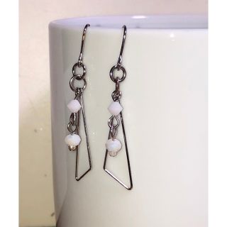 ピアス♪ハンドメイド　トライアングル(ピアス)