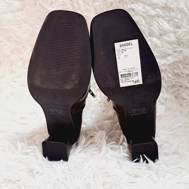 SNIDEL(スナイデル)のSNIDEL スナイデル タグ付フェイクレザーレースアップブーツ ショートブーツ レディースの靴/シューズ(ブーツ)の商品写真