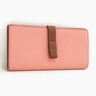 ロエベ(LOEWE)のLOEWE 二つ折り長財布 ラージ バーティカルウォレット レザー ピンク(財布)