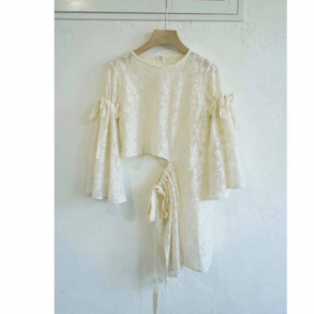 Acka    flower lace blouse