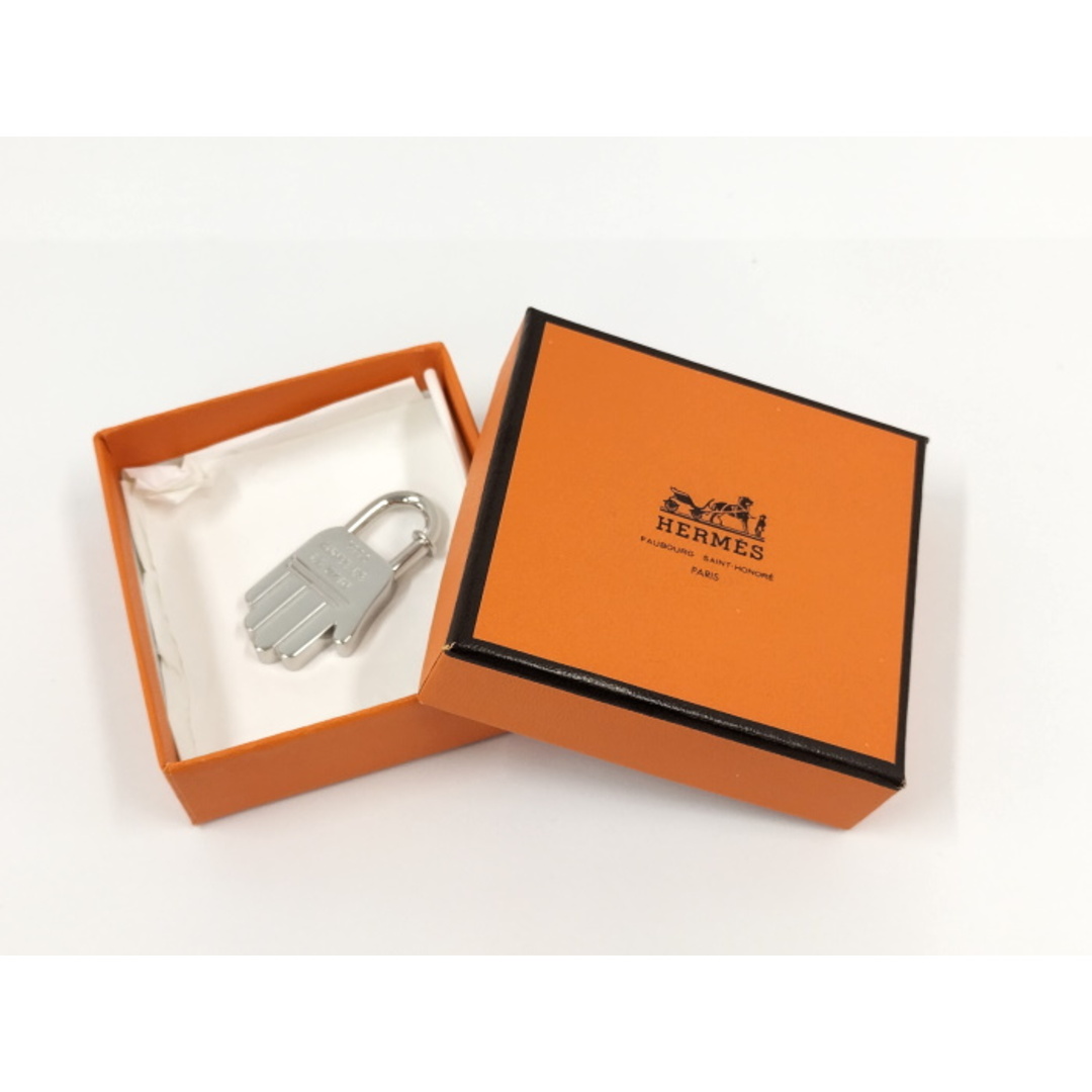 HERMES - HERMES カデナ チャーム 2002年限定 ANNEE DE LA MAIN HERMES - HERMES カデナ チャーム 2002年限定 ANNEE DE LA MAIN