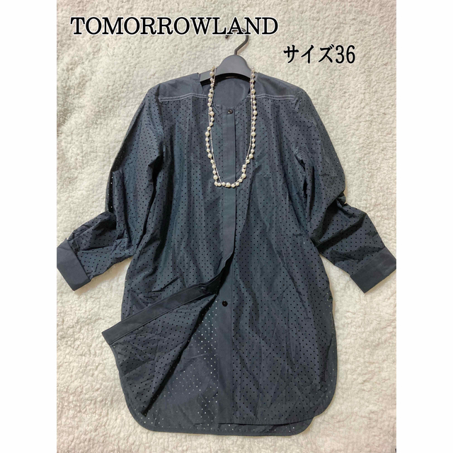 TOMORROWLAND(トゥモローランド)のTOMORROWLAND トゥモローランド　デザインシャツ　黒　S レディースのトップス(シャツ/ブラウス(長袖/七分))の商品写真