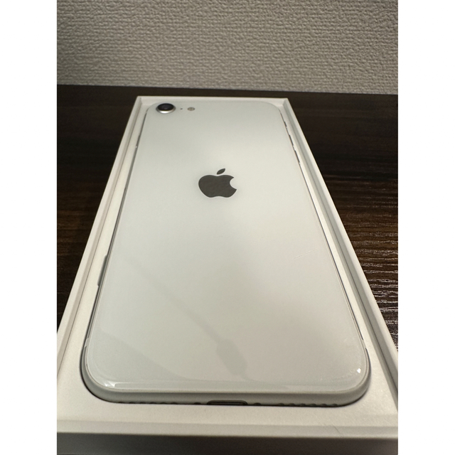 iPhone(アイフォーン)のiPhone 第二世代 SE2 64GB 本体 スマホ/家電/カメラのスマートフォン/携帯電話(スマートフォン本体)の商品写真