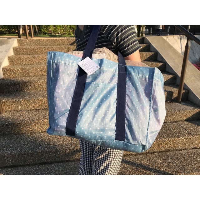 値下げ　レジカゴバッグ　折りたたみ エコバッグ 大容量　防水素材水玉柄限定 レディースのバッグ(かごバッグ/ストローバッグ)の商品写真
