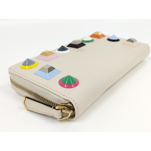 FENDI - FENDI ラウンドファスナー長財布 スタッズ レザー FENDI - FENDI ラウンドファスナー長財布 スタッズ レザー
