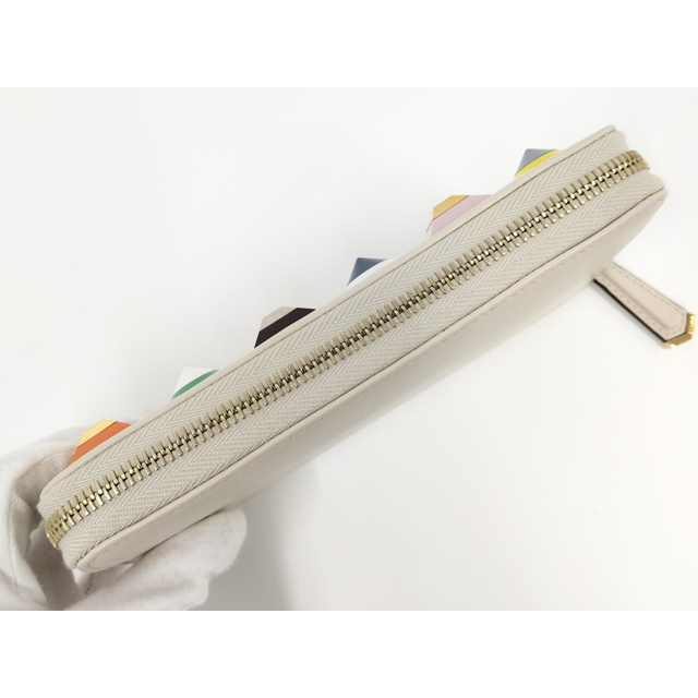FENDI - FENDI ラウンドファスナー長財布 スタッズ レザー FENDI - FENDI ラウンドファスナー長財布 スタッズ レザー