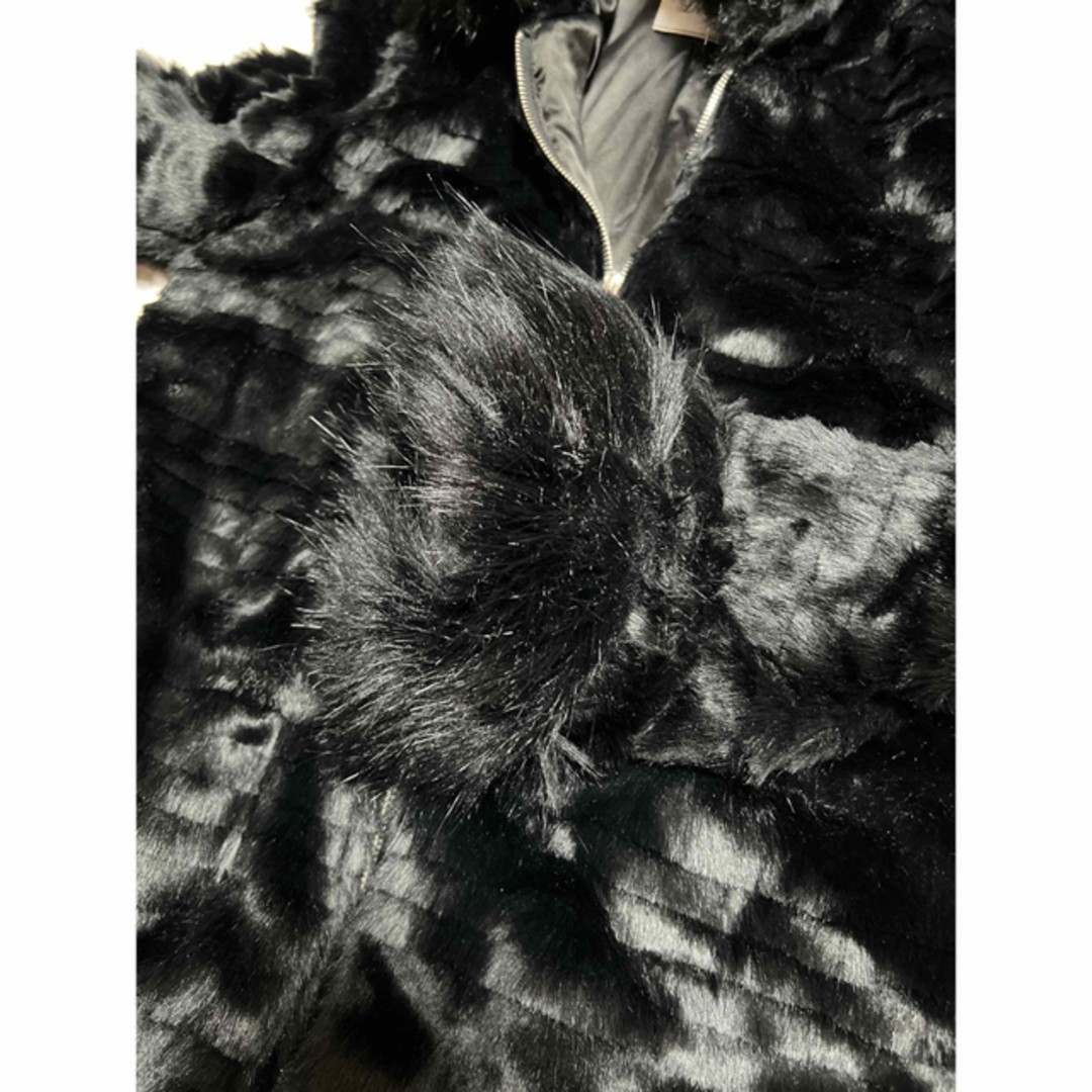 Delyle NOIR(デイライルノアール)の5129.Delyle NOIR ボリュームフード ファーコート レディースのジャケット/アウター(毛皮/ファーコート)の商品写真