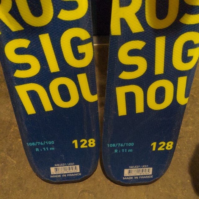 ROSSIGNOL(ロシニョール)のちょびちょび様専用　ロシニョール　ジュニア　スキー板　128cm　おまけストック スポーツ/アウトドアのスキー(板)の商品写真