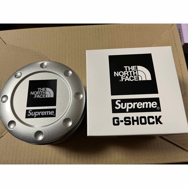 Supreme(シュプリーム)のsupreme ノースフェイス　G-SHOCK 新品同様 メンズの時計(腕時計(デジタル))の商品写真
