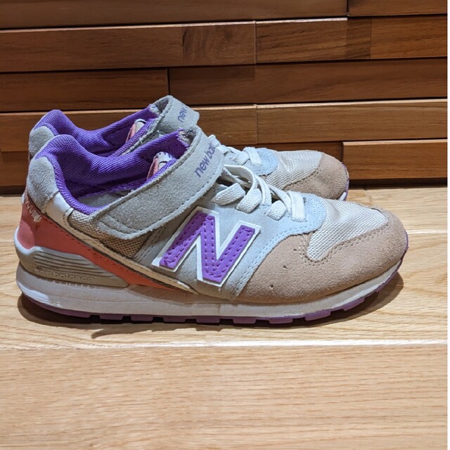 New Balance(ニューバランス)のニューバランス 996 キッズスニーカー 18.5 キッズ/ベビー/マタニティのキッズ靴/シューズ(15cm~)(スニーカー)の商品写真