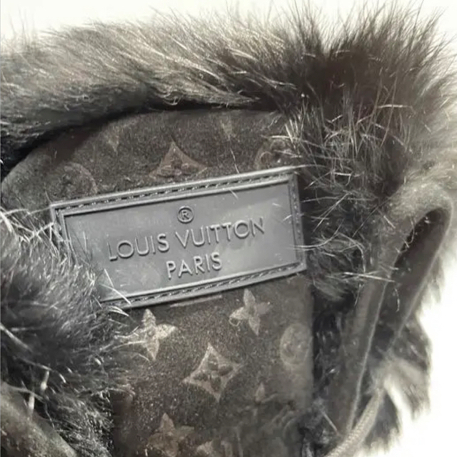 LOUIS VUITTON(ルイヴィトン)のルイヴィトン　モノグラム　ファーショートブーツ　サイズ37.5 レディースの靴/シューズ(ブーツ)の商品写真