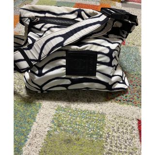 CHANEL - CHANEL スポーツライン ショルダーバッグ(リバーシブル)の