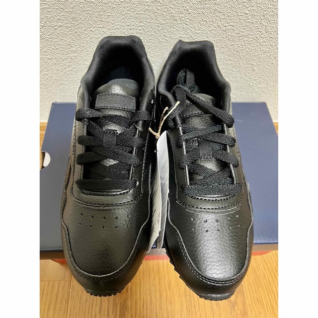 Reebok(リーボック)のReebok 黒　スニーカー　21.5cm キッズ/ベビー/マタニティのキッズ靴/シューズ(15cm~)(スニーカー)の商品写真