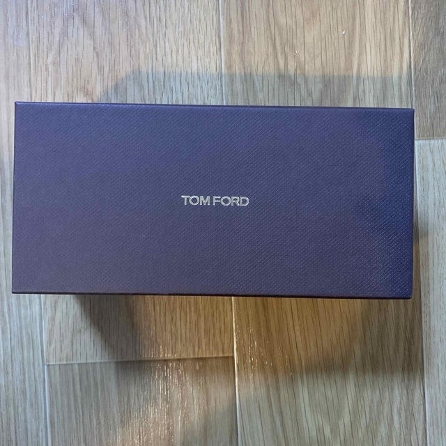 TOM FORD(トムフォード)のトムフォード　箱ありメガネケース（メガネ拭き付き） メンズのファッション小物(サングラス/メガネ)の商品写真