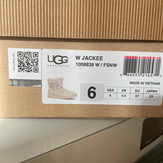 UGG(アグ)のUGG ムートンブーツ　スワロフスキーリボン レディースの靴/シューズ(ブーツ)の商品写真