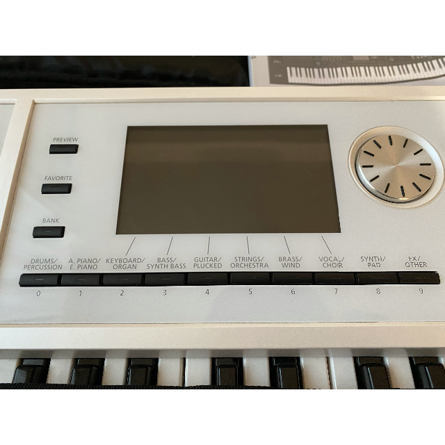 Roland FA-06 限定ホワイトカラー 楽器の鍵盤楽器(キーボード/シンセサイザー)の商品写真