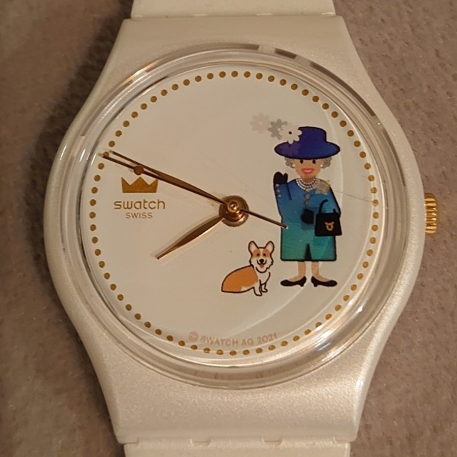 swatch(スウォッチ)の【匿名配送】スウォッチHow majestic プラチナジュビリー記念時計 レディースのファッション小物(腕時計)の商品写真