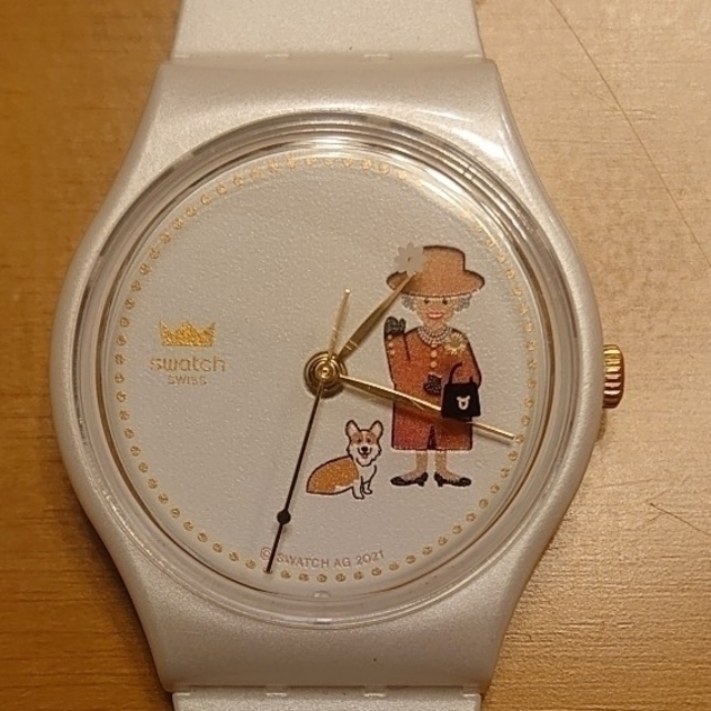 swatch(スウォッチ)の【匿名配送】スウォッチHow majestic プラチナジュビリー記念時計 レディースのファッション小物(腕時計)の商品写真