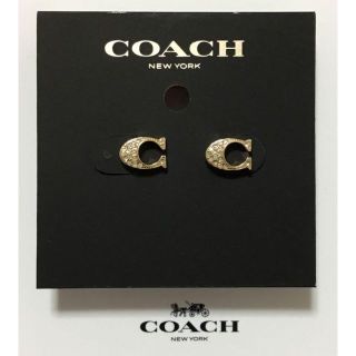 コーチ(COACH)の新品　COACH シグネチャー　スタッド　ゴールド　ピアス(ピアス)