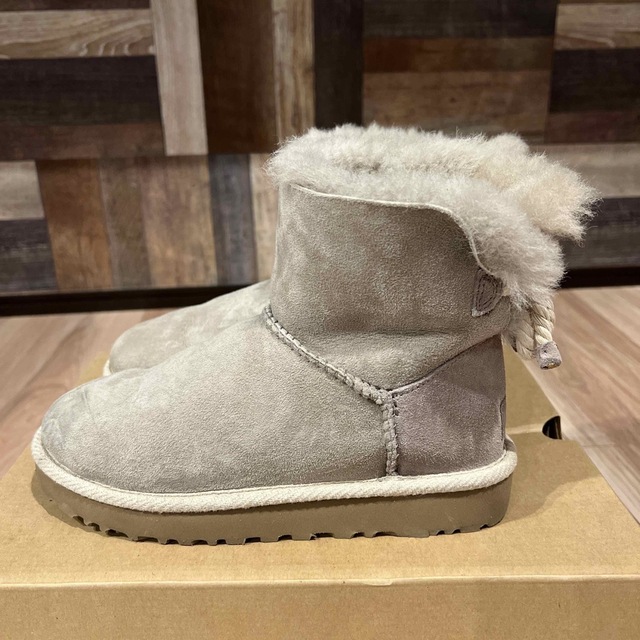 UGG(アグ)のUGG ムートン　レディース　ブーツ 22センチ、USA 5、 EU 36 美品 レディースの靴/シューズ(ブーツ)の商品写真