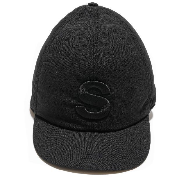 sacai(サカイ)の新品 sacai Sロゴ キャップ ブラック メンズの帽子(キャップ)の商品写真