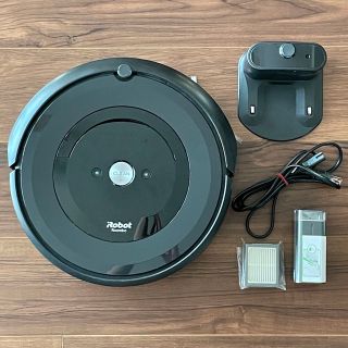 アイロボット(iRobot)のルンバe5(掃除機)