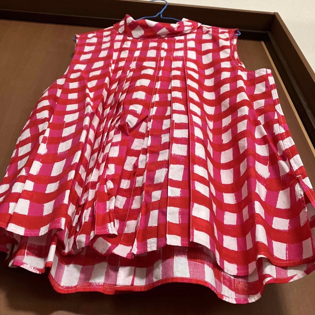 Marni(マルニ)のマルニ×ユニクロUNIQLO ノースリーブカットソー　ピンク×レッド赤XLサイズ レディースのトップス(シャツ/ブラウス(半袖/袖なし))の商品写真