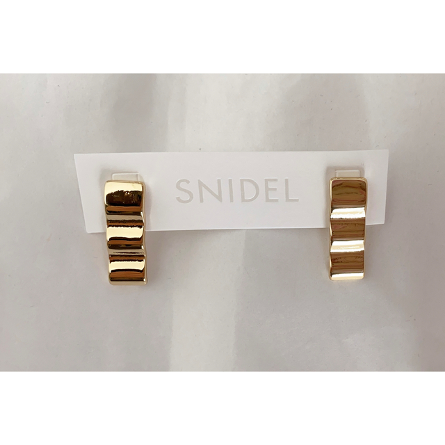 SNIDEL(スナイデル)の新品　未使用　SNIDEL スナイデル　ピアス　アクセサリー レディースのアクセサリー(ピアス)の商品写真