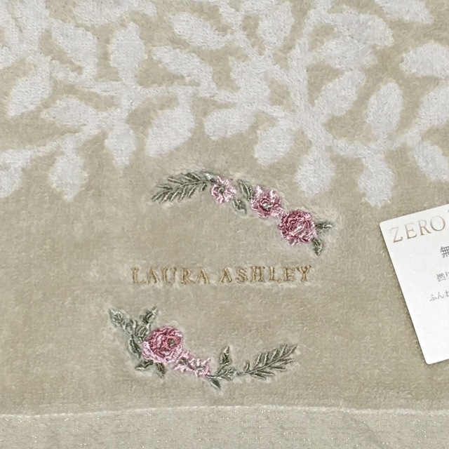 LAURA ASHLEY(ローラアシュレイ)の新品☆ローラアシュレイ フェイスタオル 2枚☆リトルバインズ グレイスリン☆白系 インテリア/住まい/日用品の日用品/生活雑貨/旅行(タオル/バス用品)の商品写真