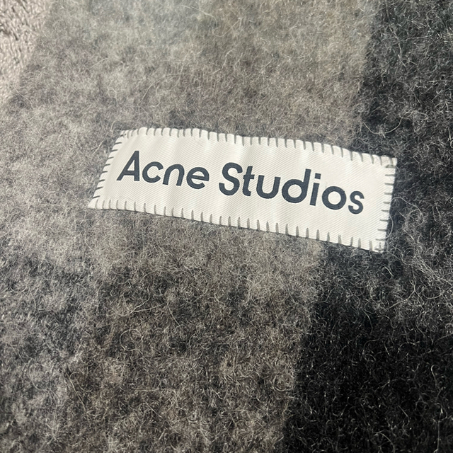 Acne Studios(アクネストゥディオズ)のアクネストゥディオズ マフラー 250 x 28 cm メンズのファッション小物(マフラー)の商品写真