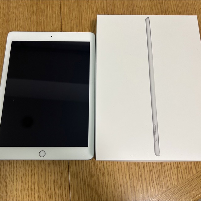 美品　Apple iPad 第五世代　Wi-Fiモデル　32GB シルバーApple