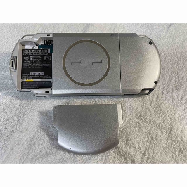 PlayStation Portable(プレイステーションポータブル)の☆良品☆　PSP-3000  ミスティックシルバー エンタメ/ホビーのゲームソフト/ゲーム機本体(携帯用ゲーム機本体)の商品写真