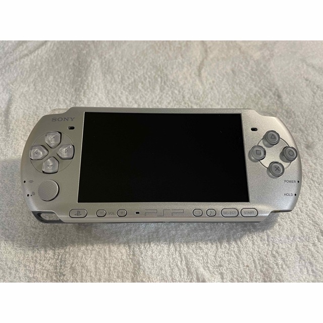 PlayStation Portable(プレイステーションポータブル)の☆良品☆　PSP-3000  ミスティックシルバー エンタメ/ホビーのゲームソフト/ゲーム機本体(携帯用ゲーム機本体)の商品写真