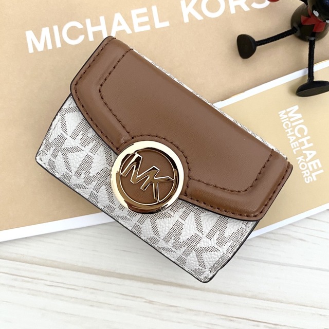 Michael Kors   新品 MICHAEL KORS マイケルコース 折り財布 ホワイト