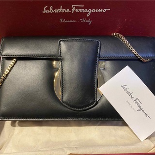 サルヴァトーレフェラガモ(Salvatore Ferragamo)のフェラガモ　チェーンバック(クラッチバッグ)