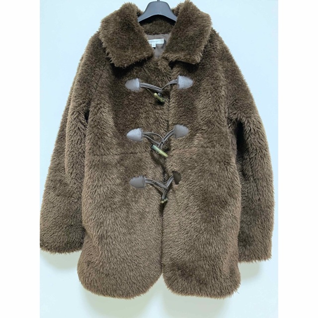 moussy(マウジー)の【moussy】VOLUME F／FUR MIDDLE コート レディースのジャケット/アウター(毛皮/ファーコート)の商品写真