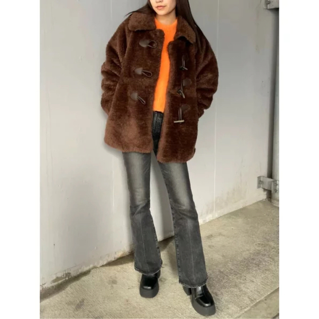 moussy(マウジー)の【moussy】VOLUME F／FUR MIDDLE コート レディースのジャケット/アウター(毛皮/ファーコート)の商品写真